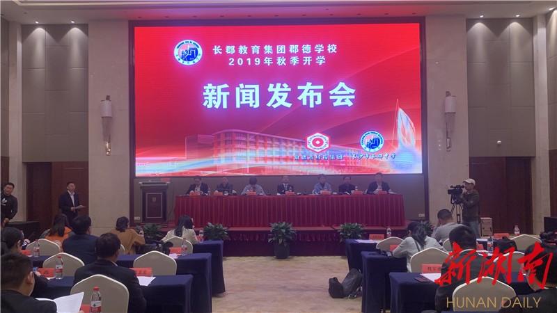 联合军乐团怎么做到“千人如一人”联合军乐团如何做到千人如一人，协同演奏的艺术