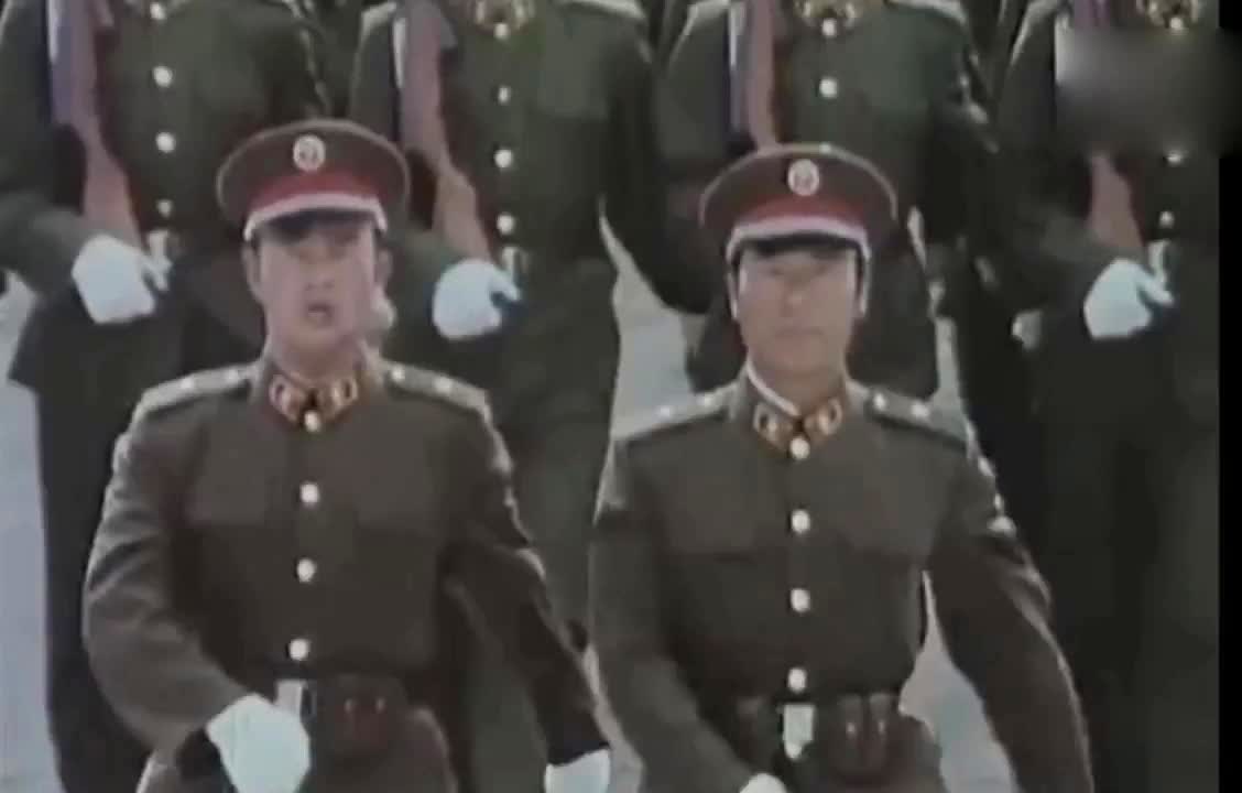 阅兵劈枪视觉冲击太强了震撼心灵！阅兵劈枪的视觉震撼，展现国家力量与荣耀