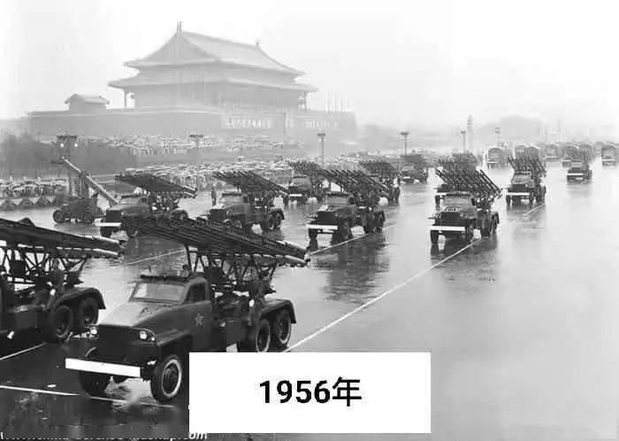 1949和2025阅兵对比关于阅兵仪式，是对武装力量进行检阅的仪式，通常在国家重大庆典或特殊的军事活动中举行。关于阅兵式的对比，尤其是将相隔数十年的两次阅兵进行对比，涉及多个方面，如参与人员、展示装备等。以下是关于中华人民共和国于1949年与2025年阅兵的一些对比